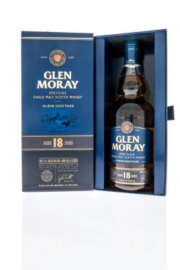 Winneconne, WI -22 Ocak 2021: Bir şişe Glen Moray speyside, izole edilmiş arka planda tek malt viski.