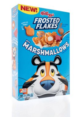 Winneconne, WI -17 Şubat 2021: İzole edilmiş bir arkaplanda şekerli Kelloggs Frosted Flakes paketi.
