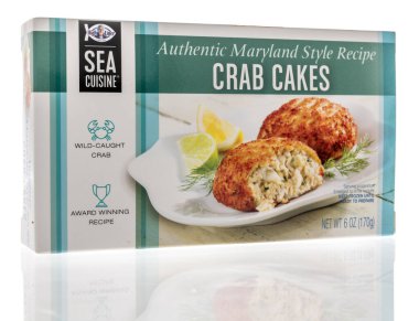 Winneconne, WI - 19 Mart 2021: İzole bir zemin üzerinde bir paket Sea Cuisine yengeç keki