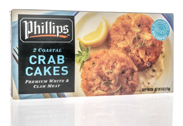 Winneconne, WI - 19 Mart 2021: Bir paket Phillips yengeç keki izole edilmiş arka plan