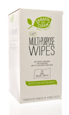 Winneconne, WI - 15 Nisan 2021: Çok amaçlı temiz bir miras paketi izole bir arkaplanda dezenfektan temizledi