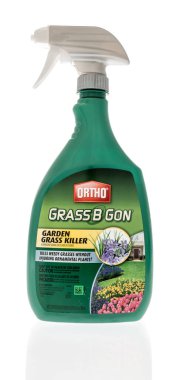 Winneconne, WI - 16 Mayıs 2021: İzole bir arka planda bir şişe ortopedi çim biçici