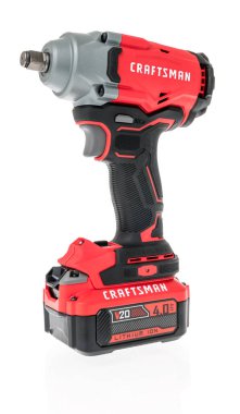 Winneconne, WI - 10 Haziran 2021: İzole edilmiş bir arka planda bir İngiliz anahtarı paketi