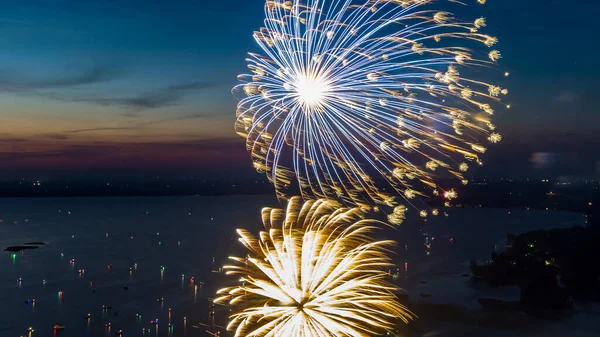 Feux Artifice Juillet Tirés Une Péniche Sur Lac Prise Avec — Photo