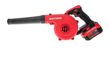 Winneconne, WI - 5 Temmuz 2021: İzole edilmiş bir arkaplan üzerine bir zanaatkar üfleyici paketi