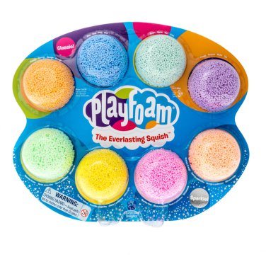 Winneconne, WI -20 Temmuz 2021: Bir Playfoam paketi izole edilmiş arka planda ebedi ezilmiş oyuncak