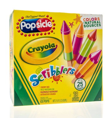 Winneconne, WI -30 Temmuz 2021: İzole edilmiş bir arkaplanda orijinal marka popscile Crayola karalamaları paketi