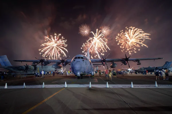 Oshkosh Lipca 2021 Pancernik Widmo 130J Afsoc Eaa Oshkosh Fajerwerkami — Zdjęcie stockowe