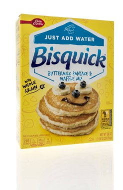 Winneconne, WI -20 Ağustos 2021: İzole edilmiş bir arkaplanda Betty Crocker bisquick krep karışımı