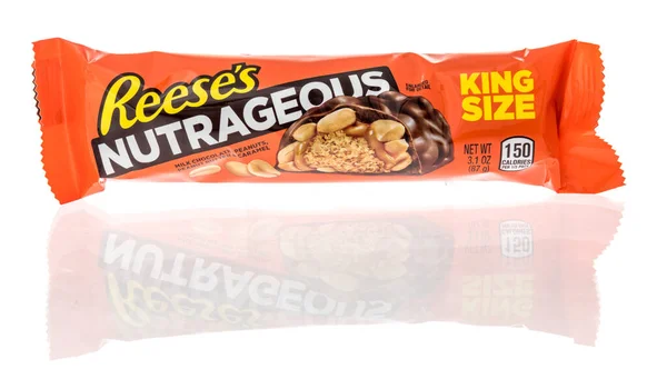 Winneconne August 2021 Package Reeses Peanut Butter Nutrageous Isolated Background — Stock Photo, Image