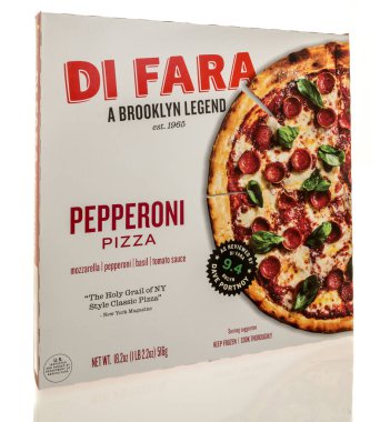 Winneconne, WI - 7 Mart 2026: Bir paket Di Fara Brooklyn efsanesi pepperoni pizza izole bir arka planda.