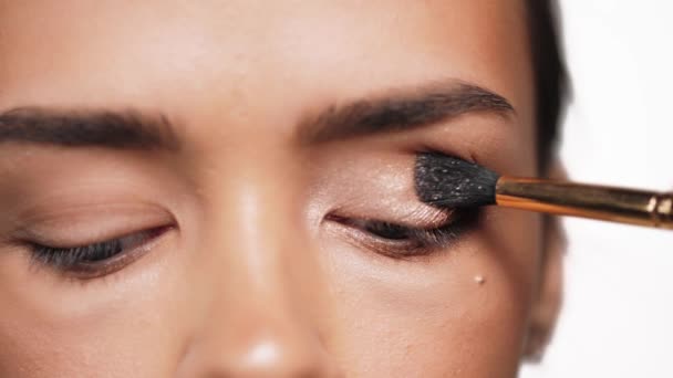 Maquillage beauté yeux. Beau cadre publicitaire pour appliquer le maquillage — Video