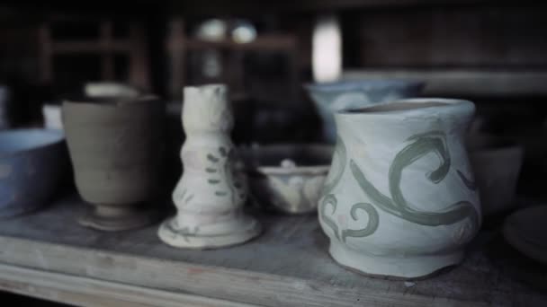 Wyroby ceramiczne wyprodukowane w klasie podstawowej. — Wideo stockowe