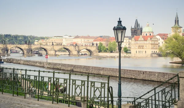 Praga y el río Moldava — Foto de Stock