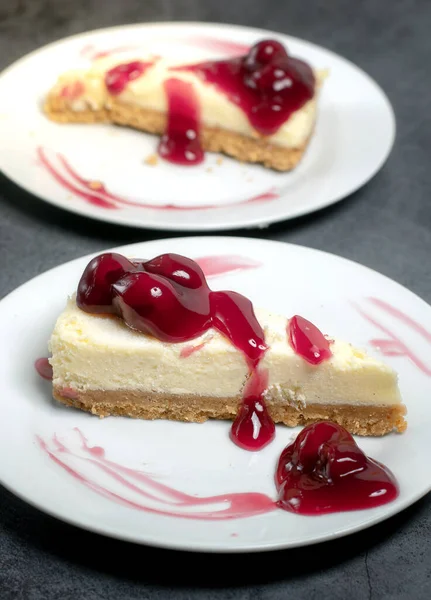 New York cheesecake with a cherry topping — Stock Photo, Image