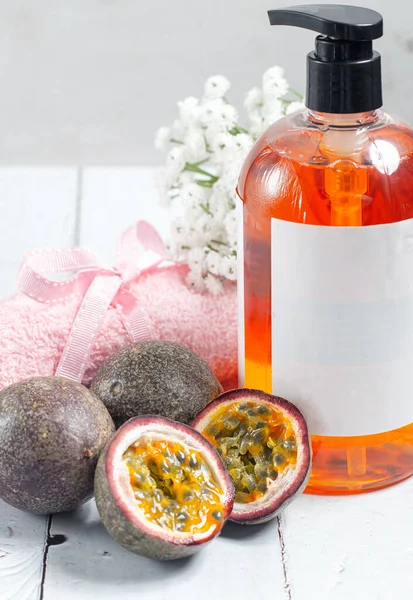 Tutku meyvesi doldurulmuş duş jeli. 