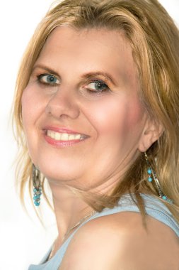 Güzel orta yaşlı kadın.