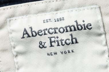 Abercrombie & Fitch markasının gömlek etiketi