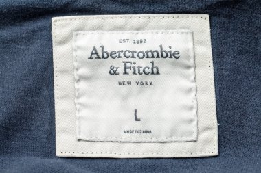 Abercrombie & Fitch markasının gömlek etiketi
