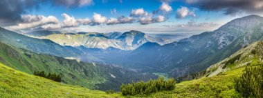 Yaz slovak Batı Tatras dağların panoramik görünümü