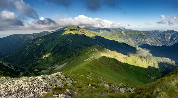 On ridge of summer mountains — Stock Photo, Image