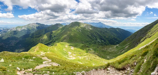 Vista panorámica de las montañas de verano —  Fotos de Stock