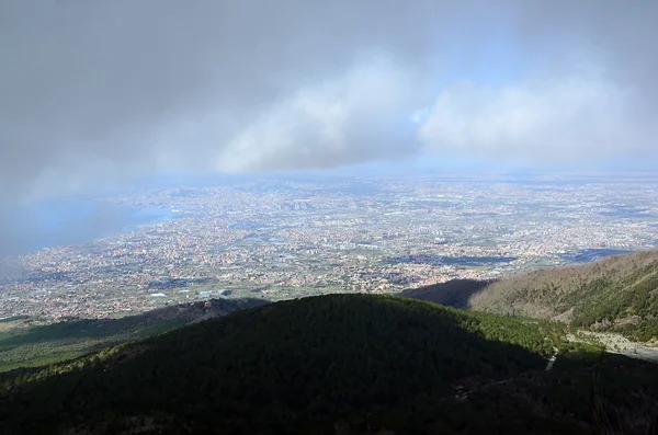 Ver a cidade de Nápoles a partir do vulcão vesivius no sul da Itália — Fotografia de Stock