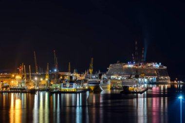 Akşam üzeri Ceneviz Limanı 'nda.