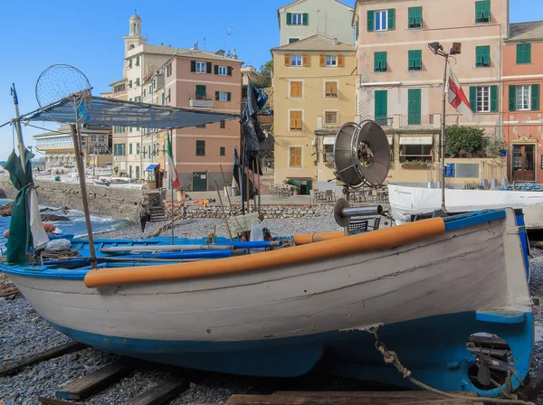 Fishing boat on the beach at Boccadasse, Genoa — Stock Photo, Image