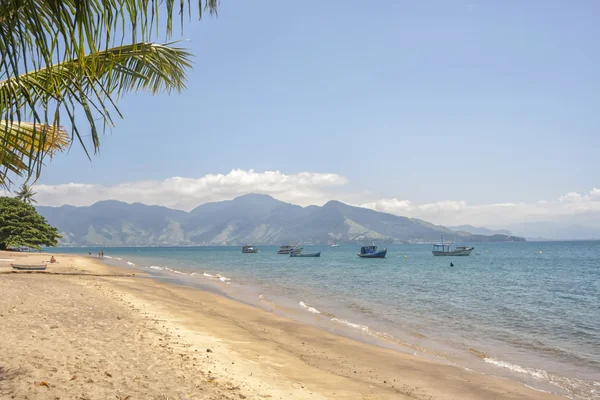 Pláž na ostrově Ilhabela — Stock fotografie