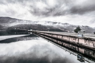 Hidroelektrik santrali Bajina Basta 'ya bak