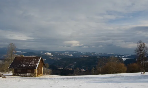 Cottage in mountains — Stock Photo, Image