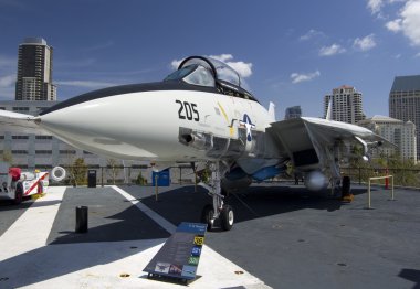 San Diego, Kaliforniya, ABD - 13 Mart 2016: Uss Midway San Diego Harbour, ABD