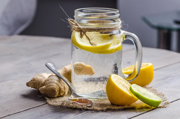 Zencefil ve limon çayı