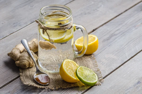 Zencefil ve limon çayı