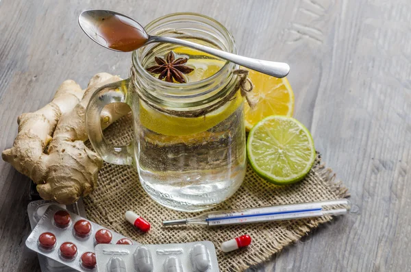 Zencefilli ve limonlu çay 