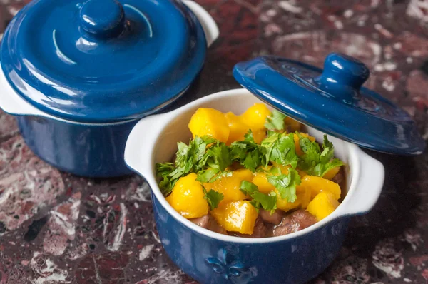 Mango ve ördek ile Cocotte