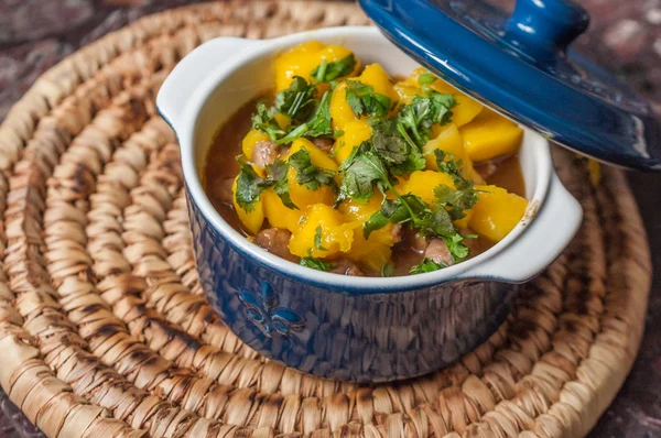 Cocotte with mango and duck — Stock Photo, Image