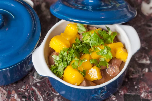 Mango ve ördek ile Cocotte