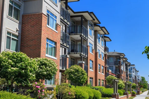 Edificios de apartamentos modernos — Foto de Stock