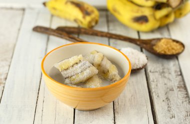 Tay tatlı - muz içinde Hindistan cevizi sütü