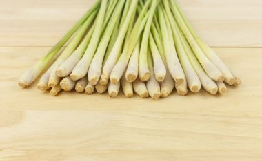 Ahşap zemin üzerine sereh