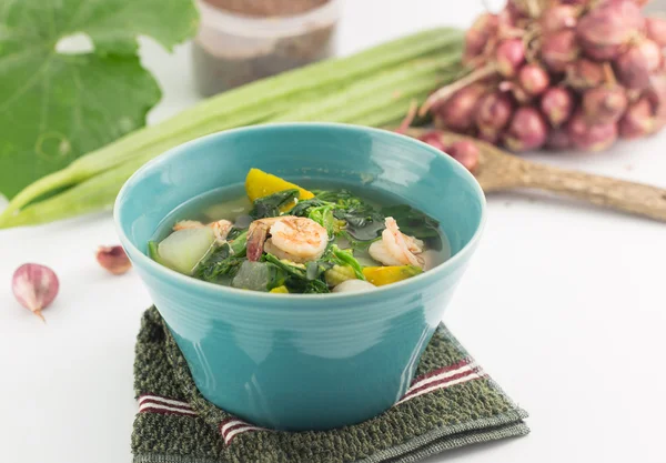 Thaise warm en kruidig groenteschotel met garnalen — Stockfoto