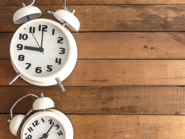 Üstten Görünüm o f çalar saat ahşap