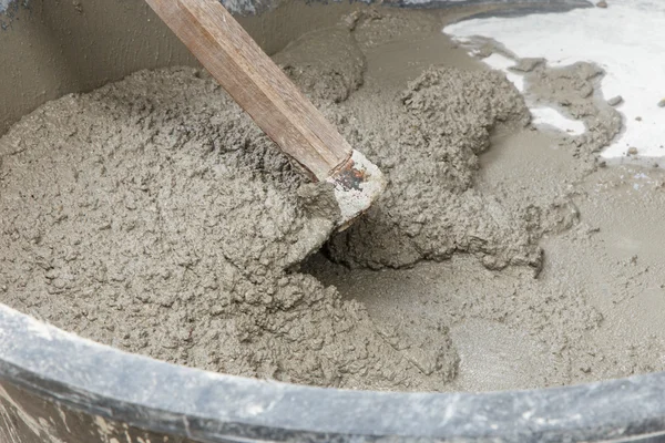 Worker mix  concrete with spade — Stock Photo, Image