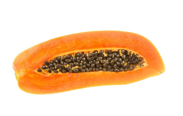 La moitié des fruits frais de papaye avec des graines isolées sur blanc — Photo