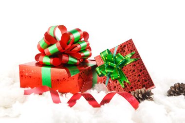 Lüks kırmızı hediye kutuları yeşil yay ile