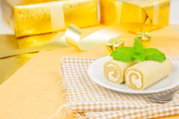 Altın arka plan karşı lezzetli ekmek — Stok fotoğraf