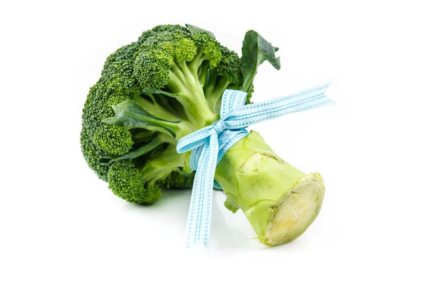 Brócoli sobre fondo blanco —  Fotos de Stock