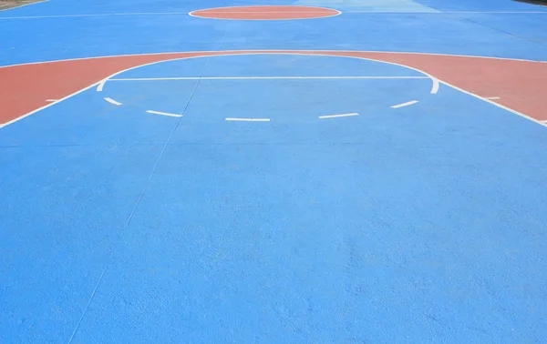 Het Basketbalveld Met Witte Lijnen — Stockfoto